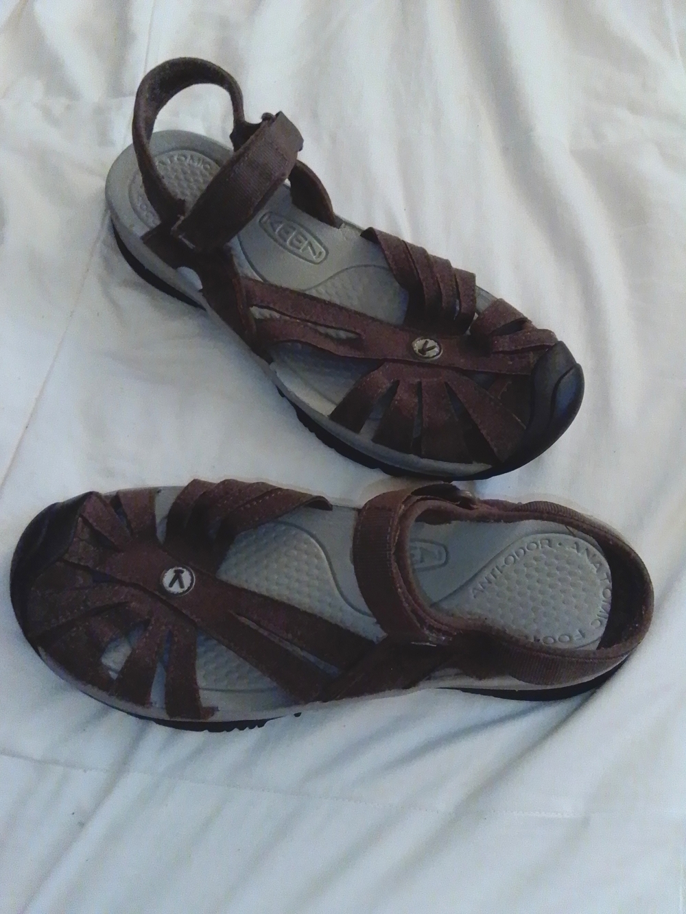 KEEN Women's Brown Closed-Toe Sandals, 9